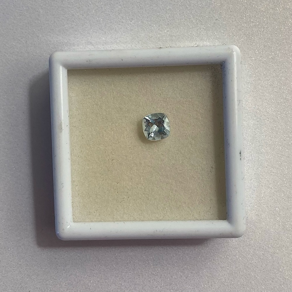 Aquarmarine Round Cut - Picture 2 of 5